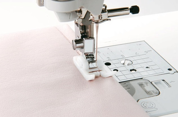 Лапка Brother F007N для швейной машины тефлоновая (XC1949052)