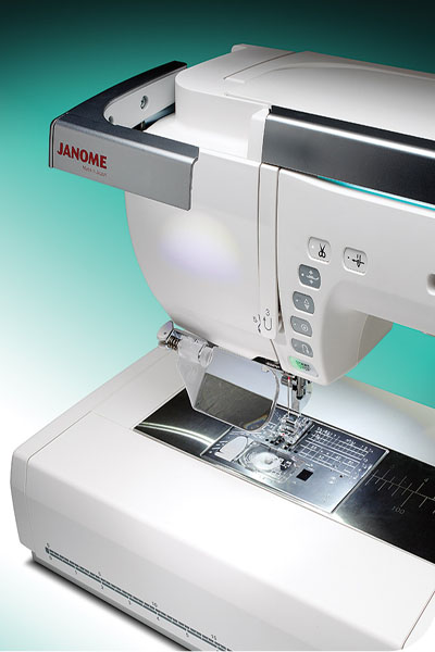 Швейно-вышивальная машина Janome Memory Craft MC 15000 Horizon