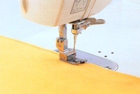 Лапка Brother F045N для швейной машины с подпружиненным направителем 5 мм (XC1599052)