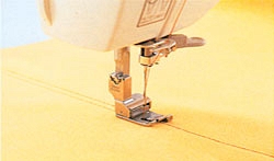 Лапка Brother F046N для швейной машины с подпружиненным направителем 8 мм (XC1606052)