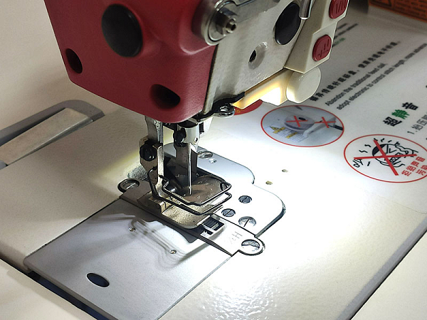 Прямострочная промышленная швейная машина Aurora A-7520M