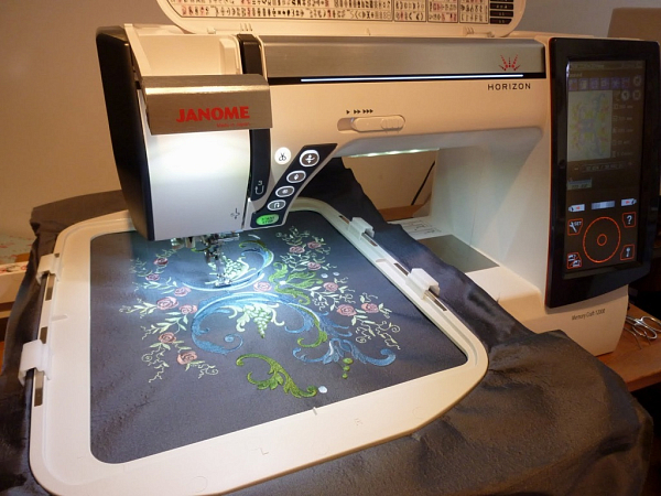 Швейно-вышивальная машина Janome Memory Craft MC 12000 Horizon (с вышивальным блоком)