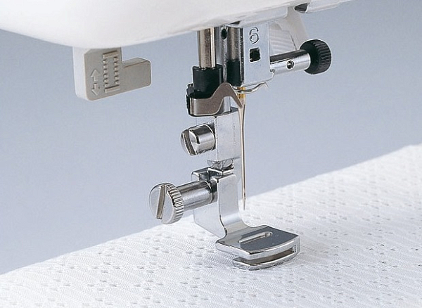 Лапка Brother F009N для швейной машины адаптер низкий (XC1951002)